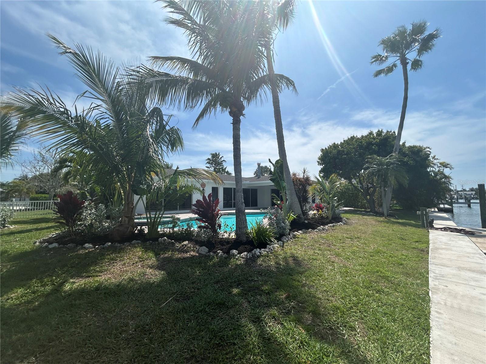 BAY PALMS - Residential