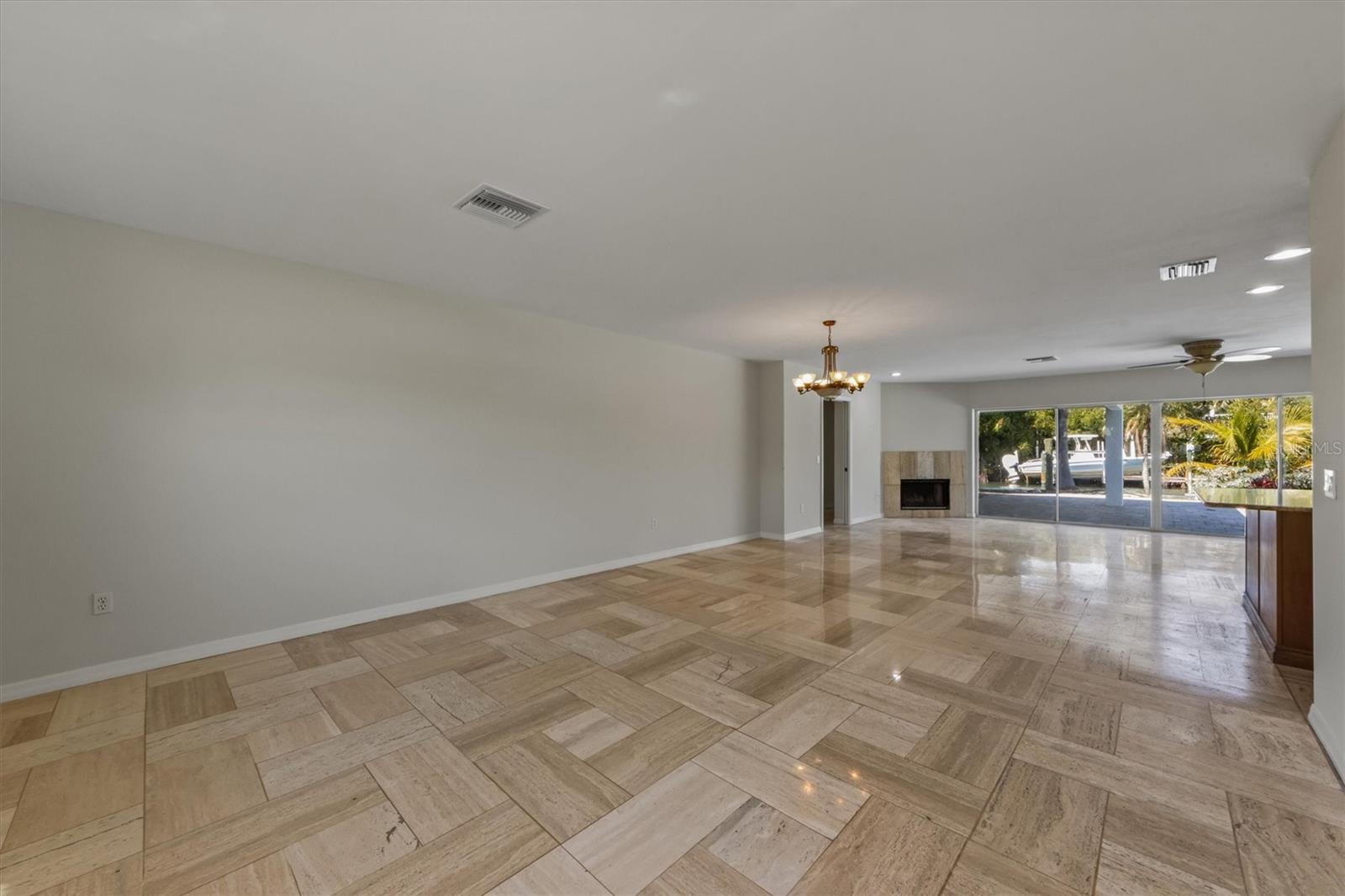 BAY PALMS - Residential