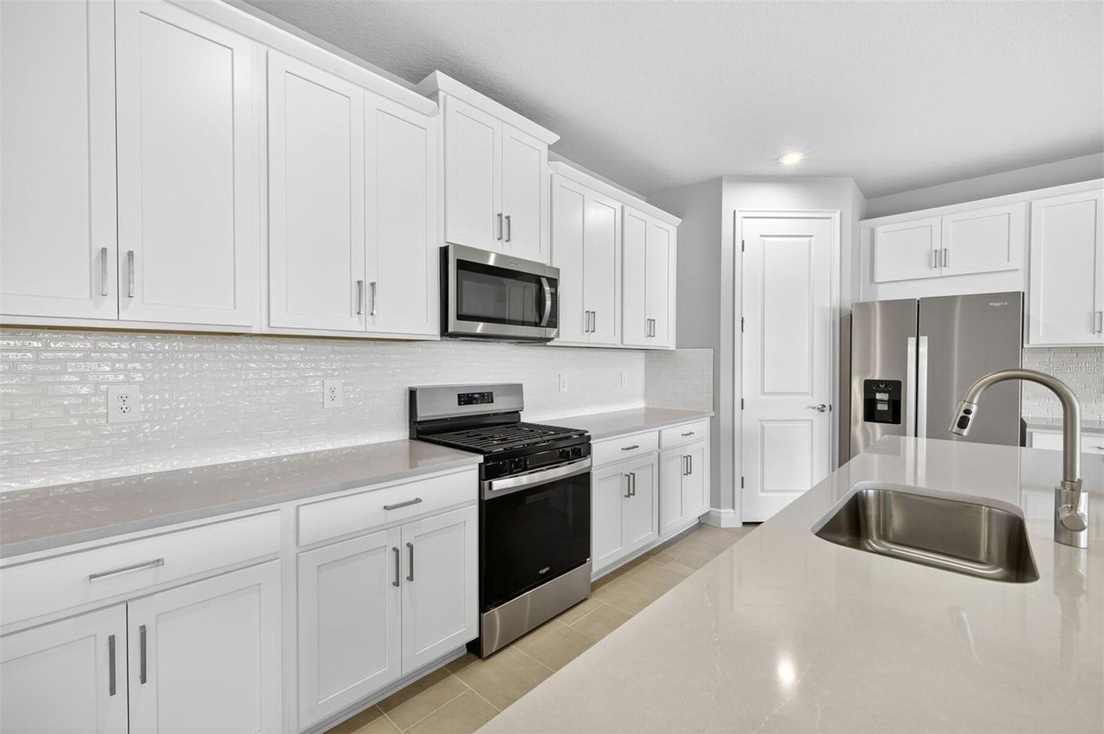 SUNSTONE LAKESIDE AT WELLEN PARK - Residential