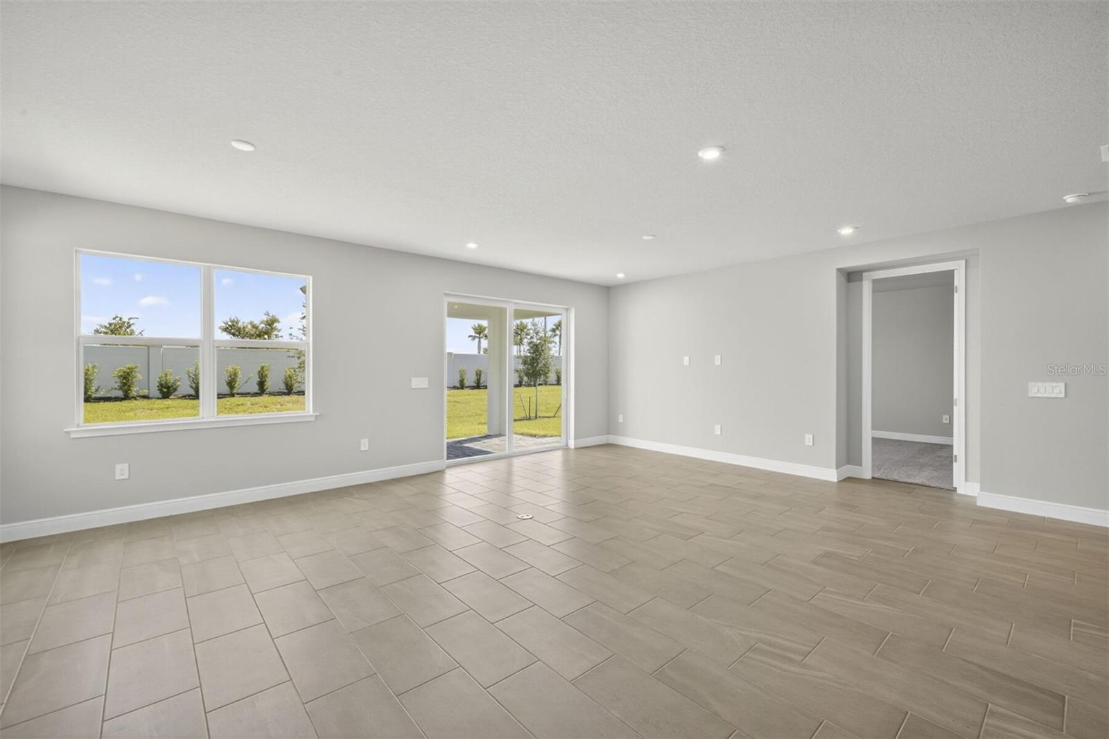 SUNSTONE LAKESIDE AT WELLEN PARK - Residential