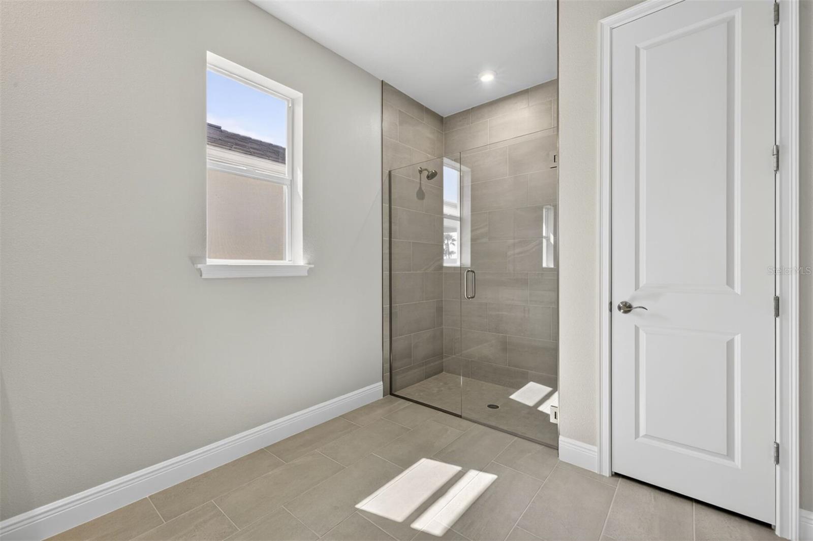 SUNSTONE LAKESIDE AT WELLEN PARK - Residential