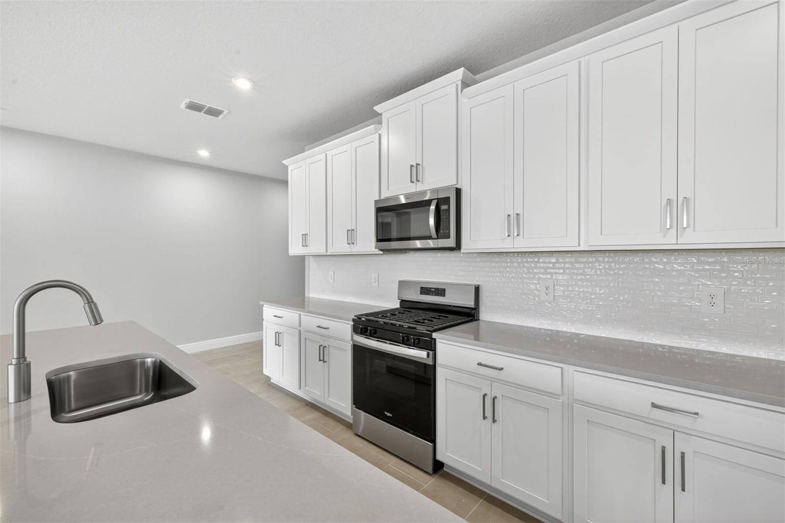 SUNSTONE LAKESIDE AT WELLEN PARK - Residential