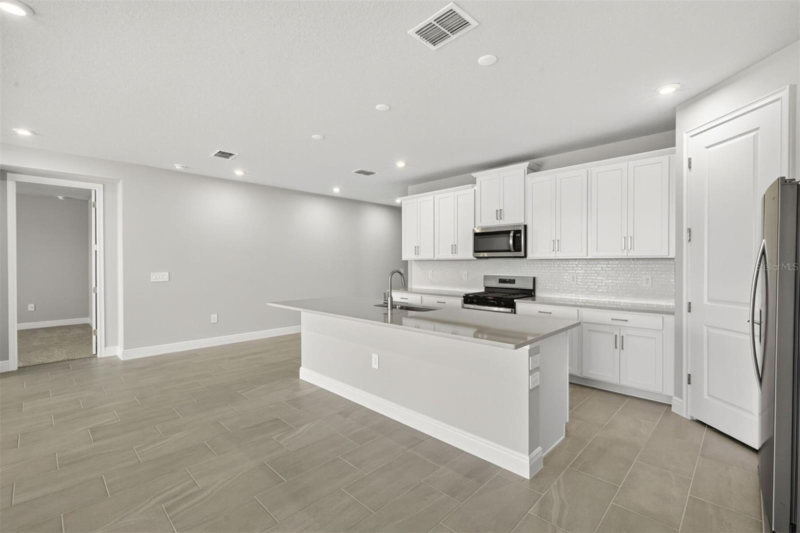 SUNSTONE LAKESIDE AT WELLEN PARK - Residential