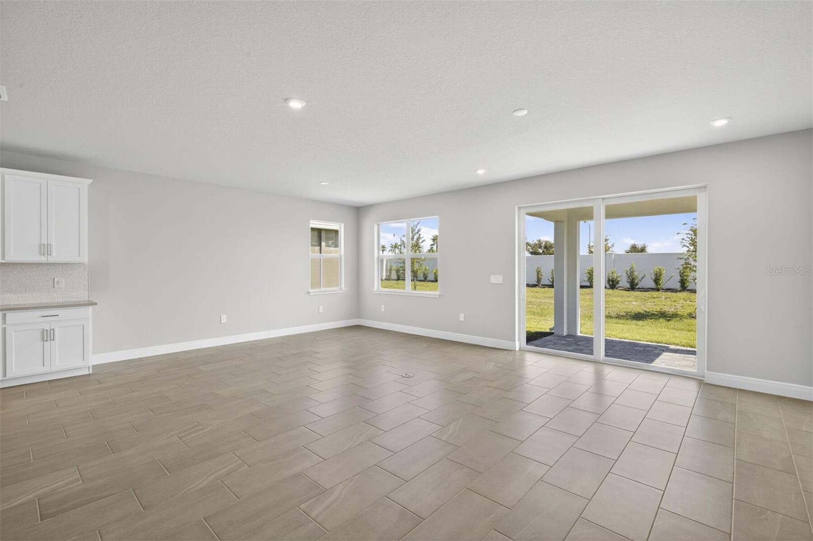 SUNSTONE LAKESIDE AT WELLEN PARK - Residential