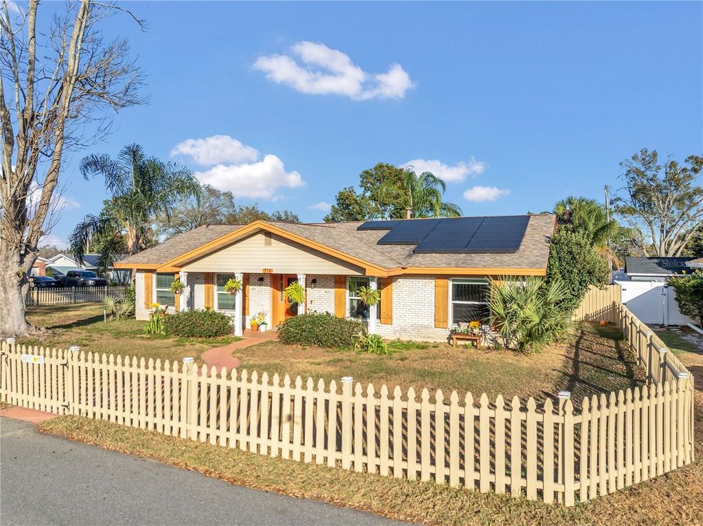 Photo of 216 Shelley Drive, Winter Haven, FL 33884 (MLS # L4959033)