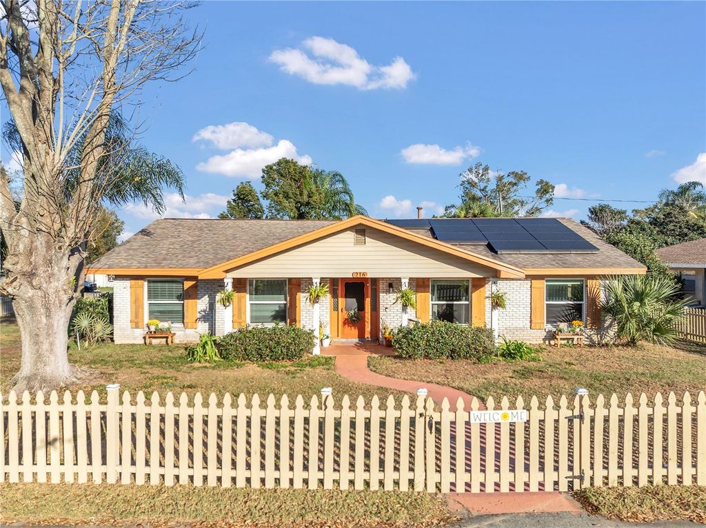 Photo of 216 Shelley Drive, Winter Haven, FL 33884 (MLS # L4959033)