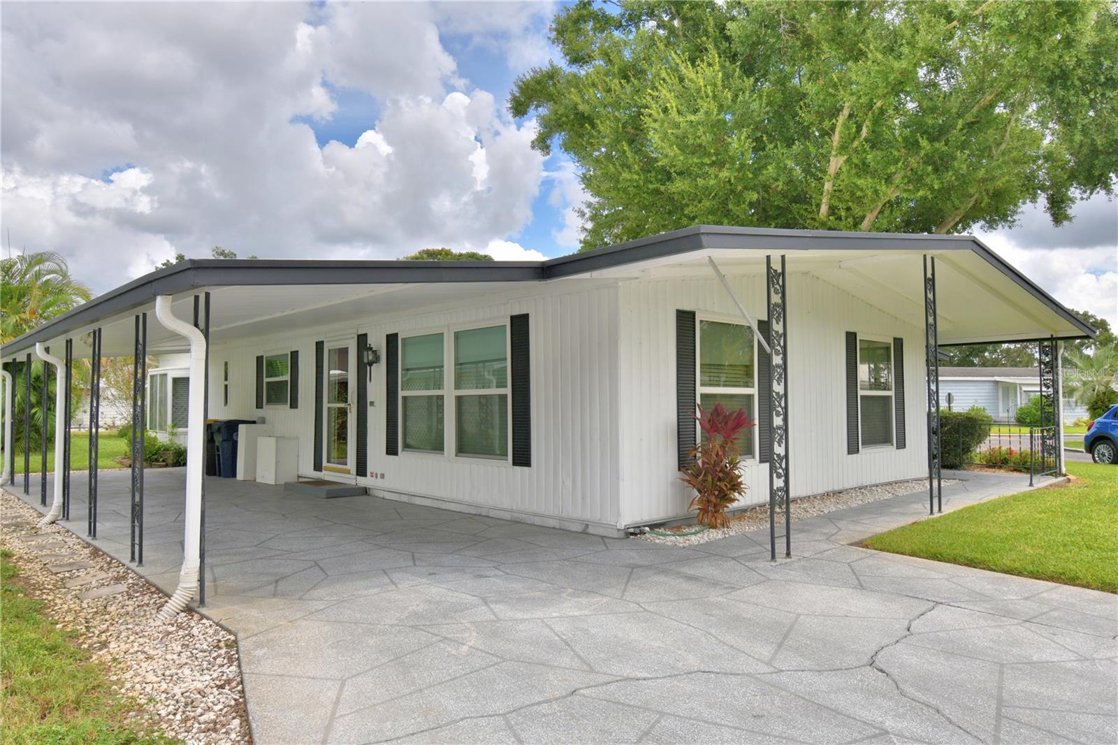 ARIANA SHORES MHP - Residential