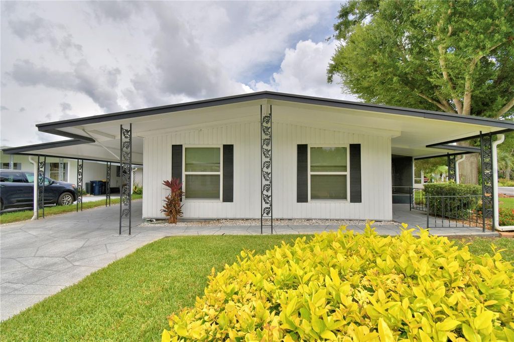 Photo of 102 Paradise Lane, Auburndale, FL 33823 (MLS # P4936148)