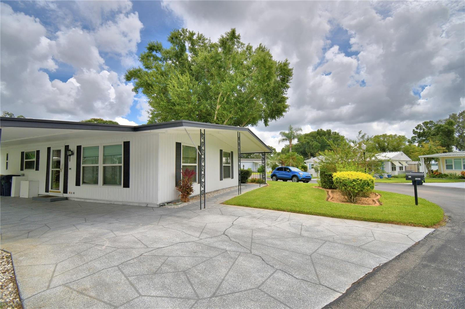 ARIANA SHORES MHP - Residential