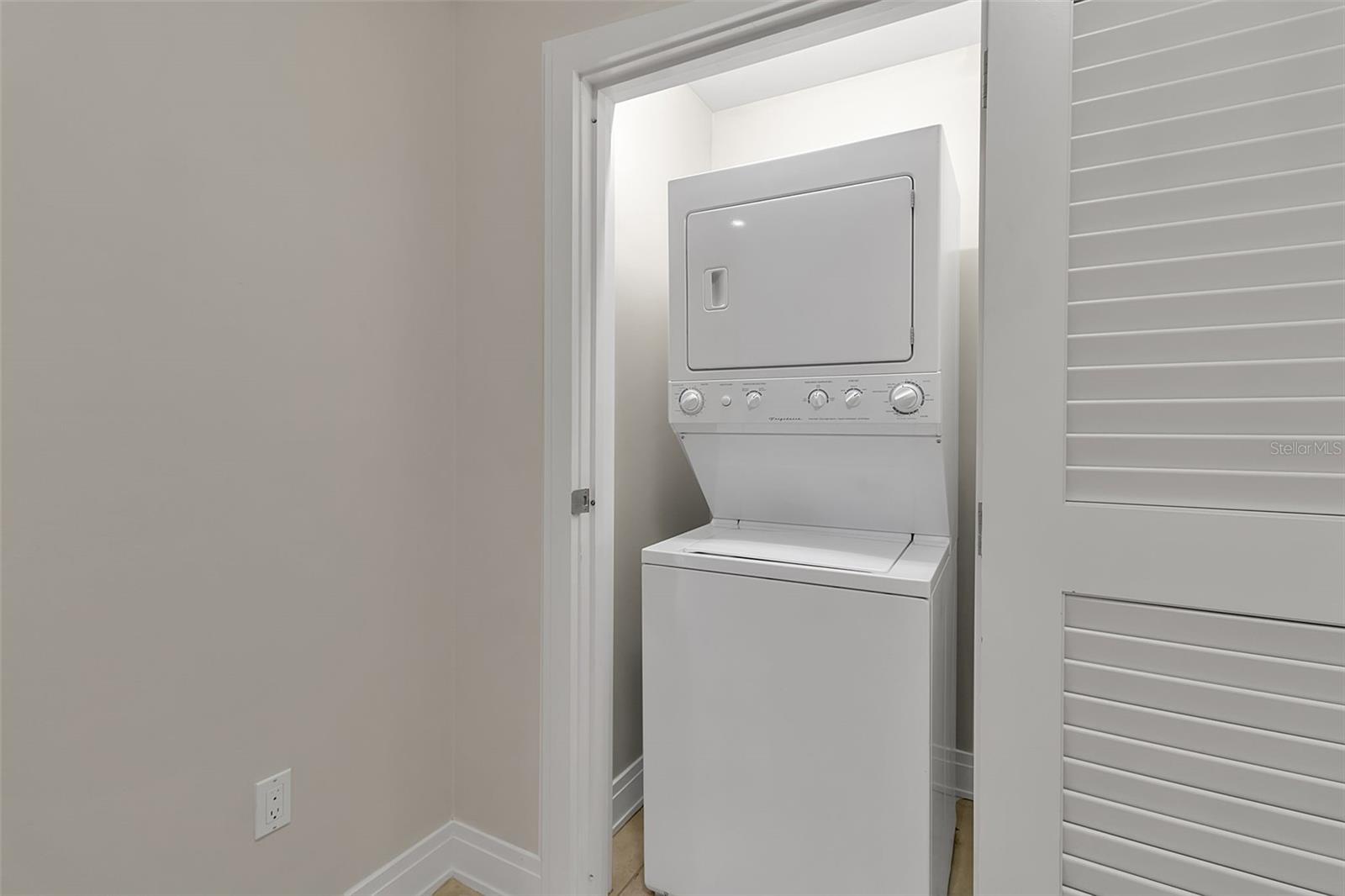 SIESTA KEY BEACH RESIDENCES - Residential