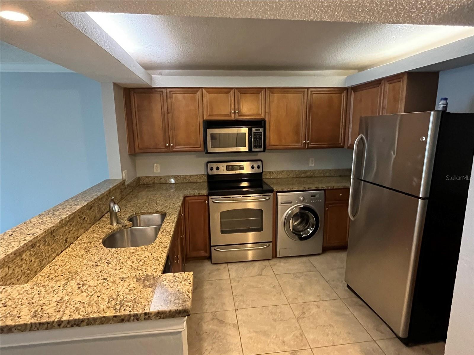 SARASOTA PALMS - Residential Lease