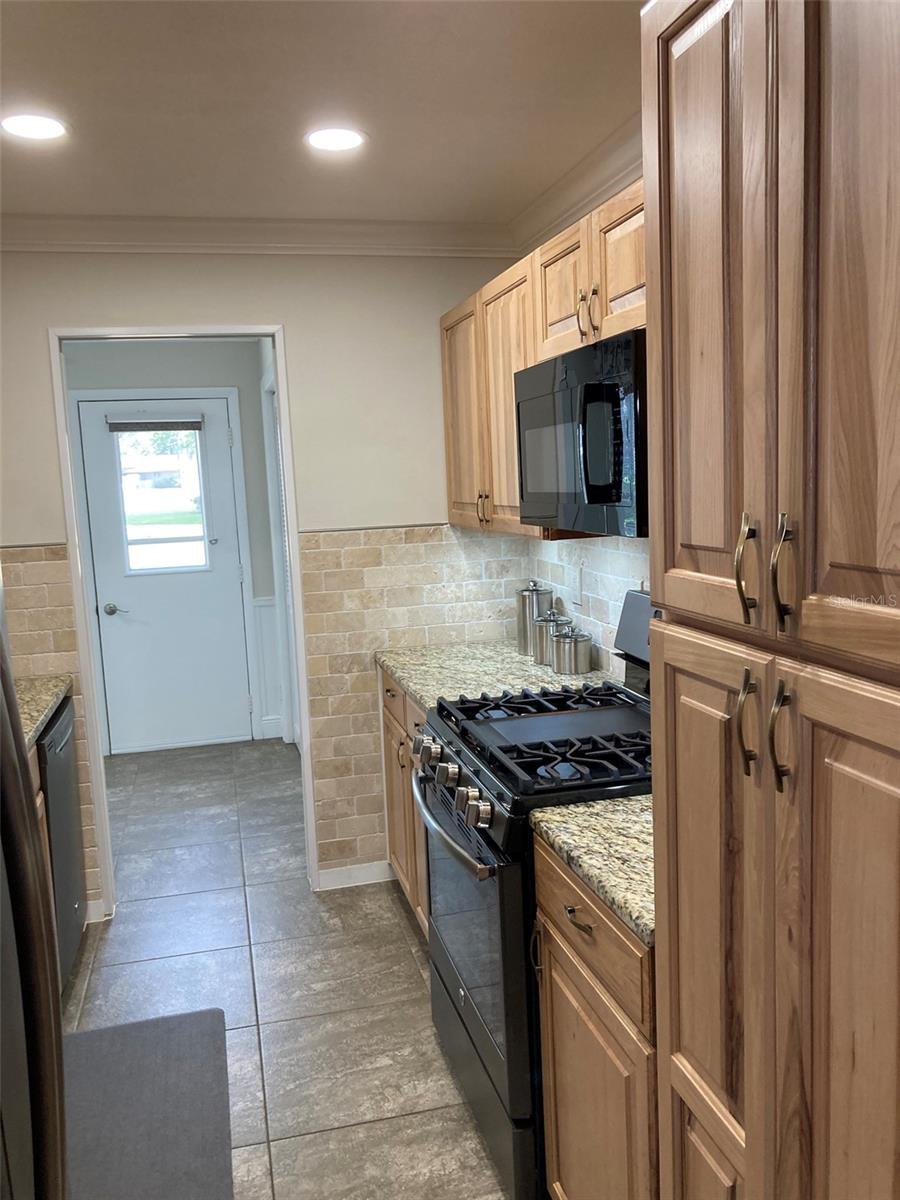 FIVE TOWNS OF ST PETE CONDO NO 308, UNIT 114 - Residential Lease