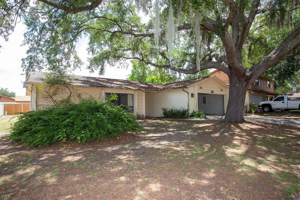 Photo of 1363 Corner Oaks Drive, Brandon, FL 33510 (MLS # TB8512059)