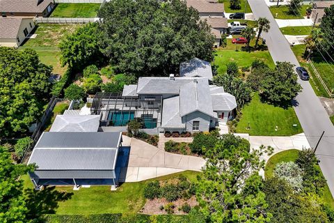 A home in WINTER HAVEN