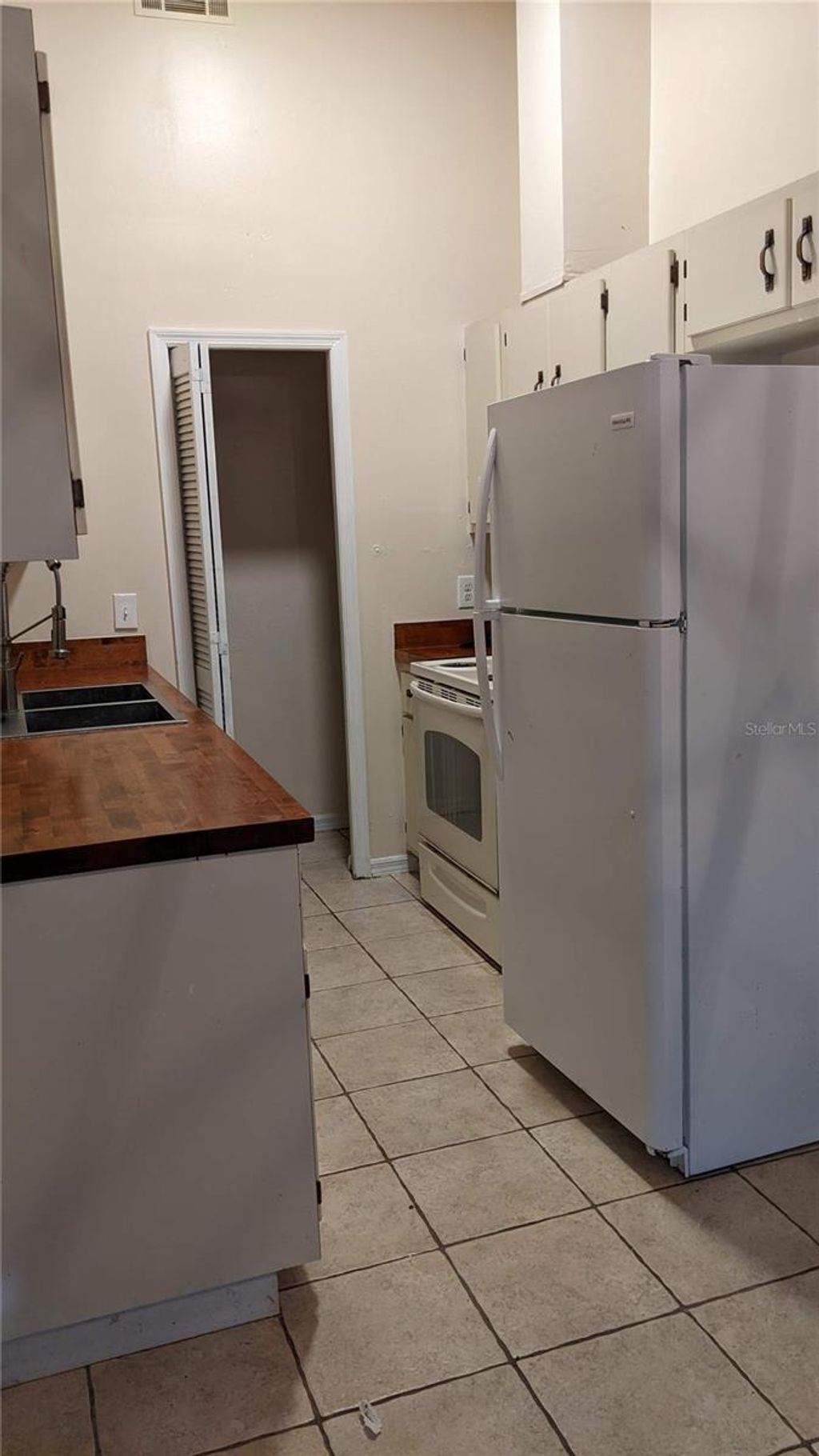 Photo of 2124 SW 70th Terrace, Gainesville, FL 32607 (MLS # GC535149)