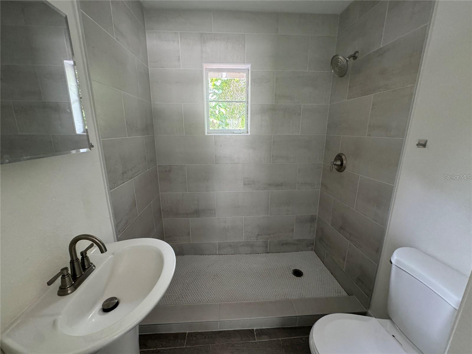 ACREAGE & UNREC - Residential Lease