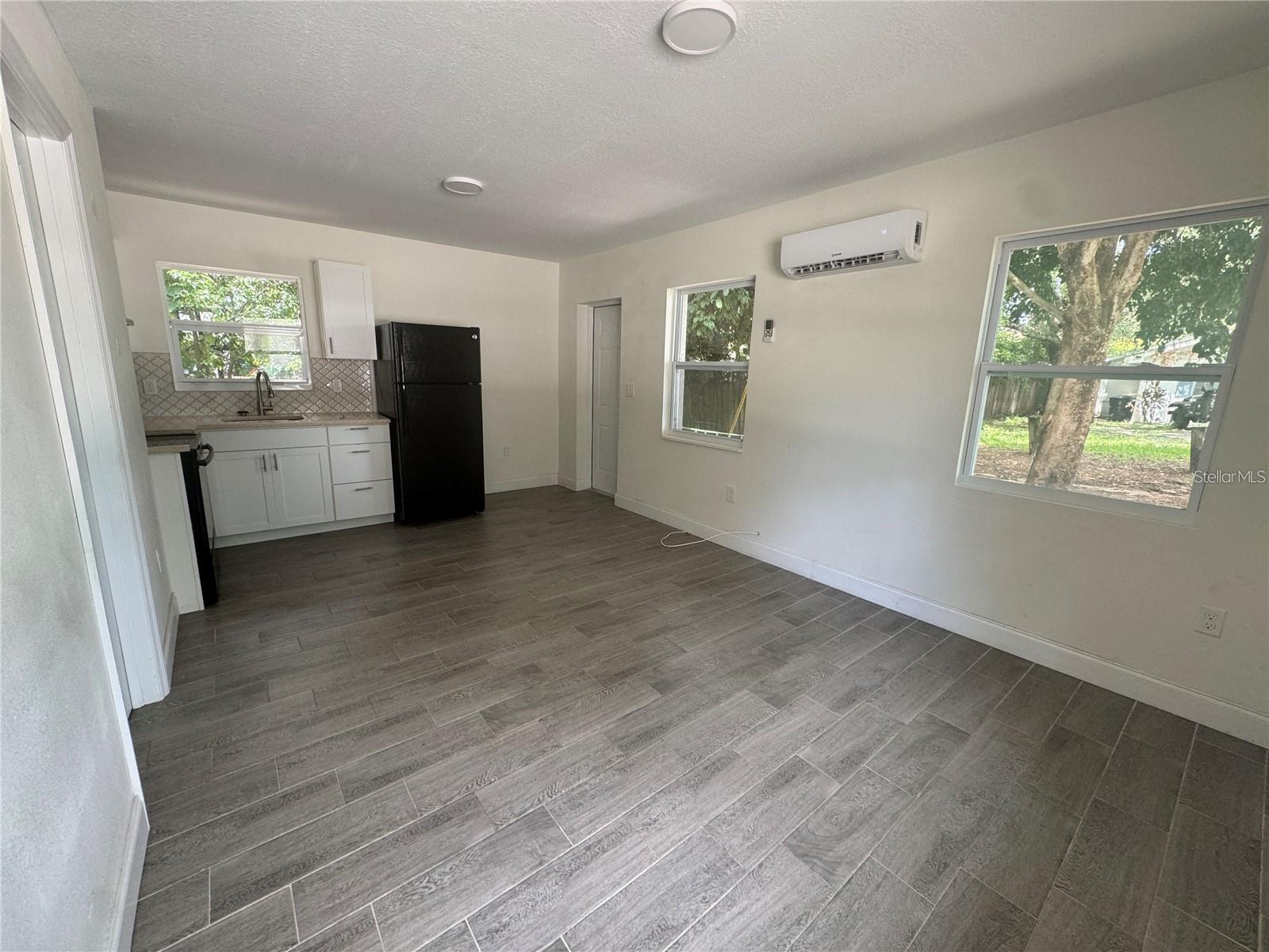 ACREAGE & UNREC - Residential Lease