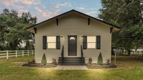 A home in LAKELAND