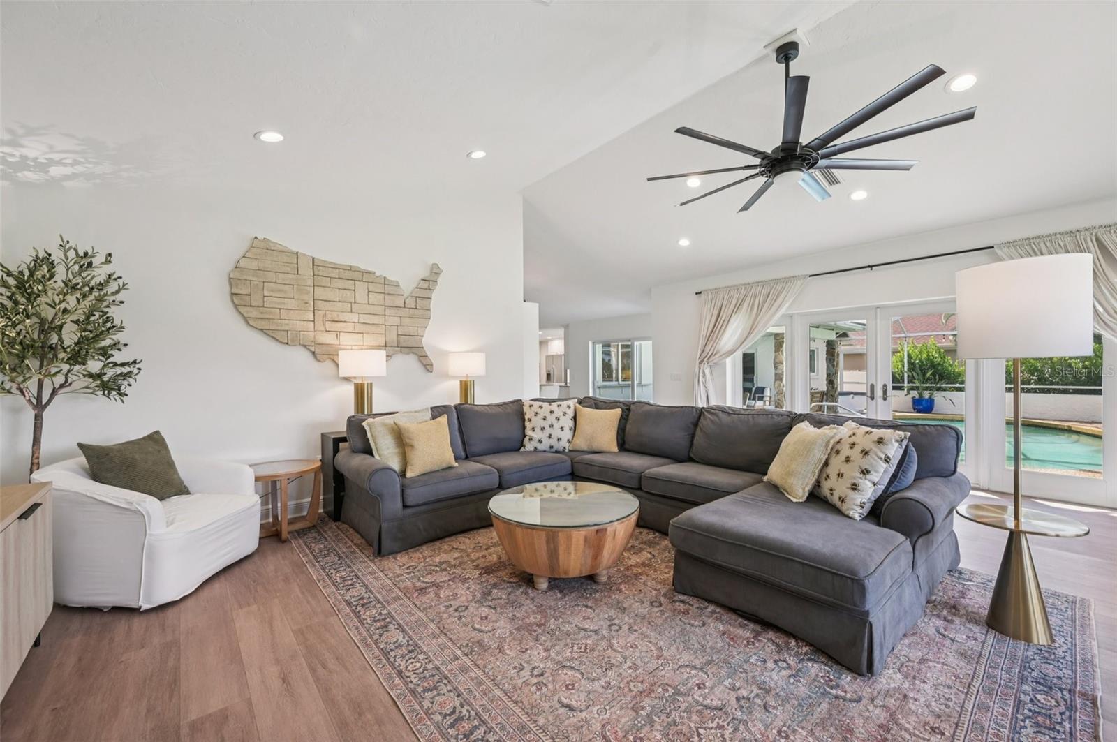 COUNTRY CLUB OF SARASOTA THE - Residential
