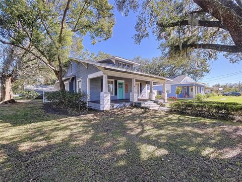 A home in PLANT CITY