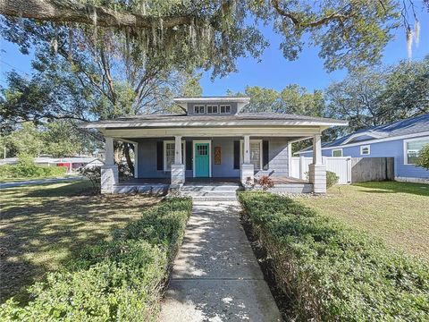 A home in PLANT CITY