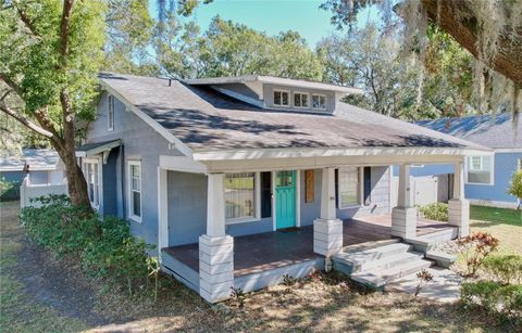 A home in PLANT CITY