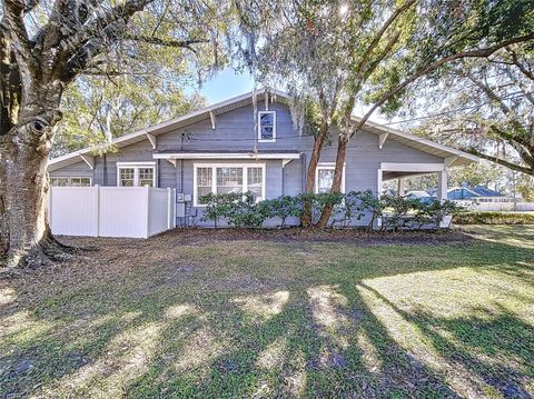 A home in PLANT CITY