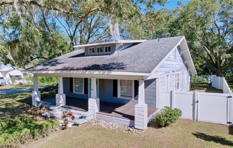 A home in PLANT CITY