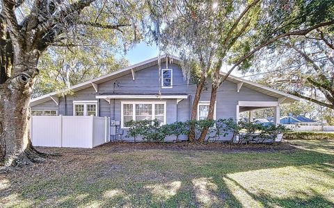 A home in PLANT CITY