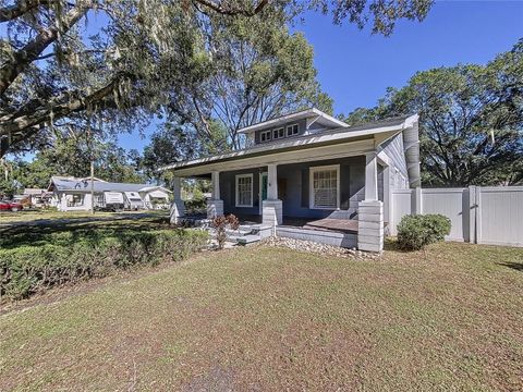 A home in PLANT CITY