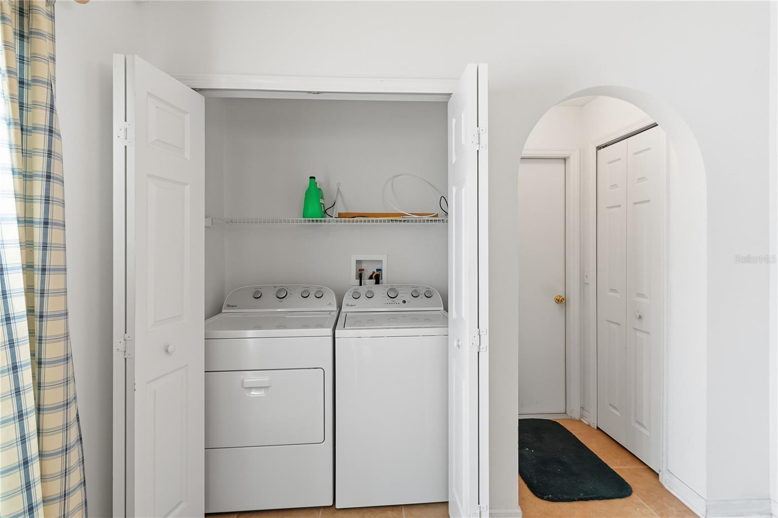 GROVELAND LAKE DOT LANDING SUB - Residential