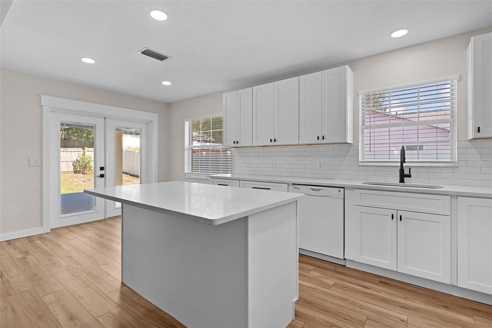 LADY LAKE BRADLEY ESTATES SUB - Residential