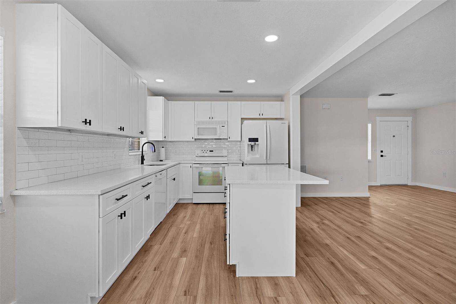 LADY LAKE BRADLEY ESTATES SUB - Residential