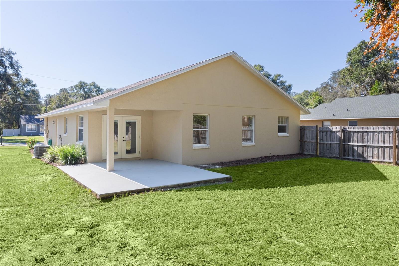 LADY LAKE BRADLEY ESTATES SUB - Residential