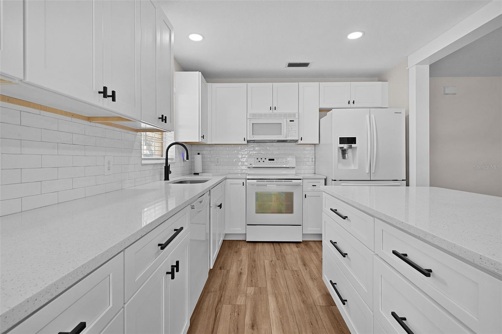 LADY LAKE BRADLEY ESTATES SUB - Residential