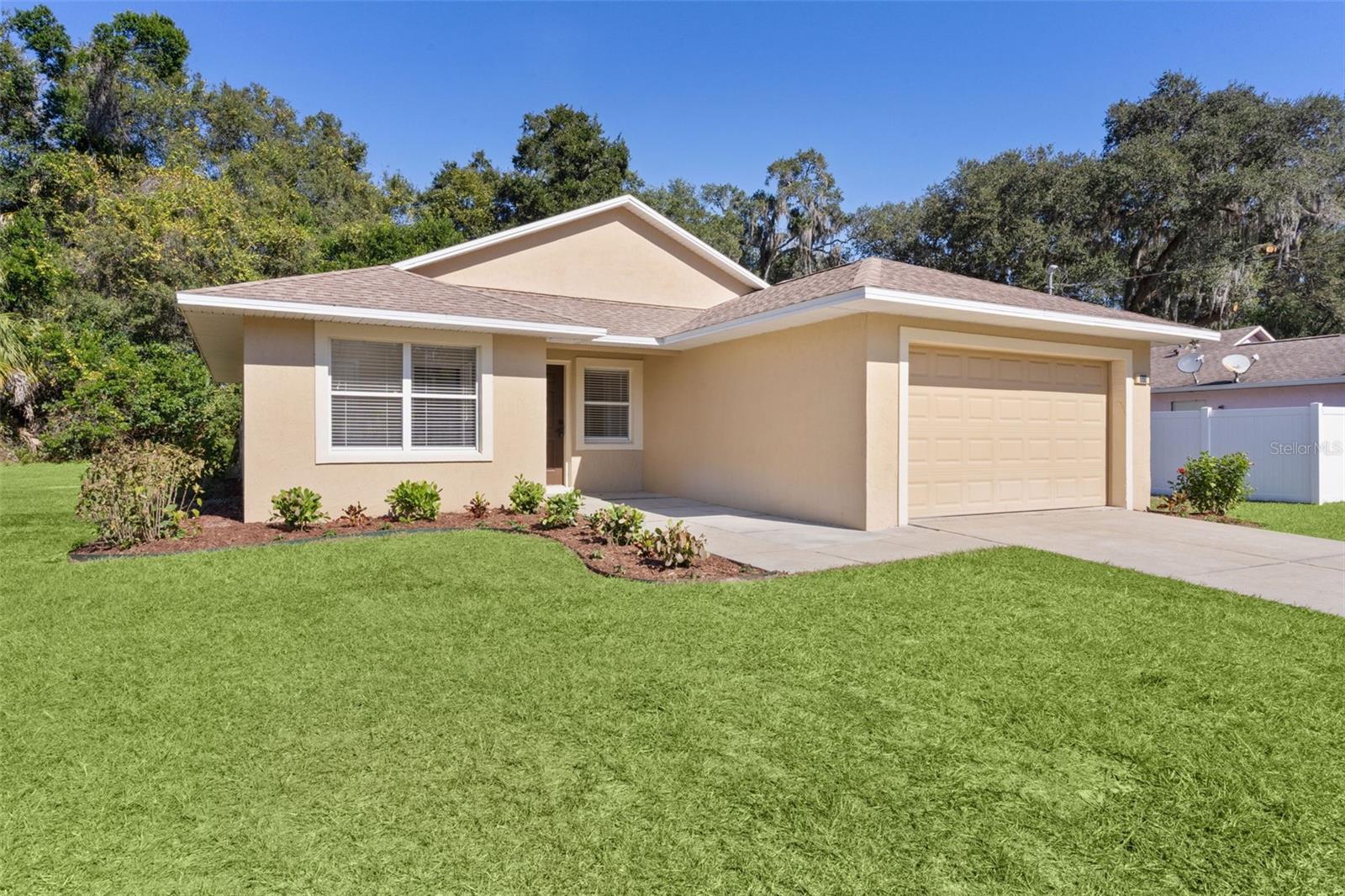 LADY LAKE BRADLEY ESTATES SUB - Residential