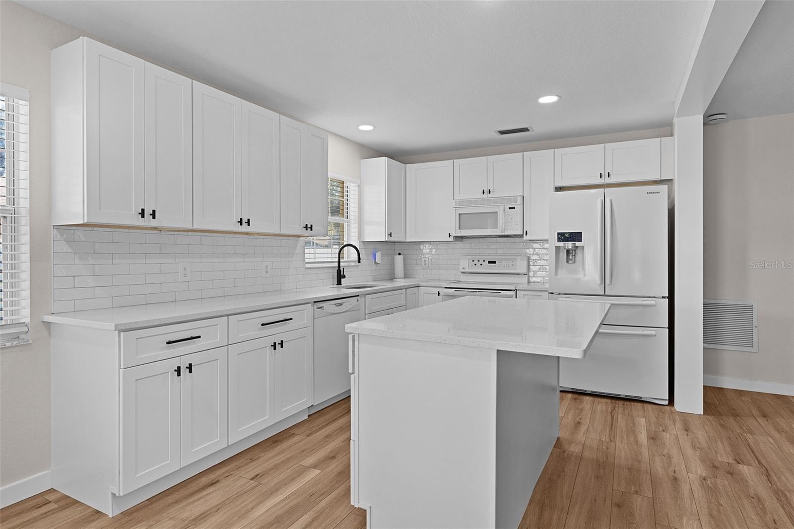 LADY LAKE BRADLEY ESTATES SUB - Residential