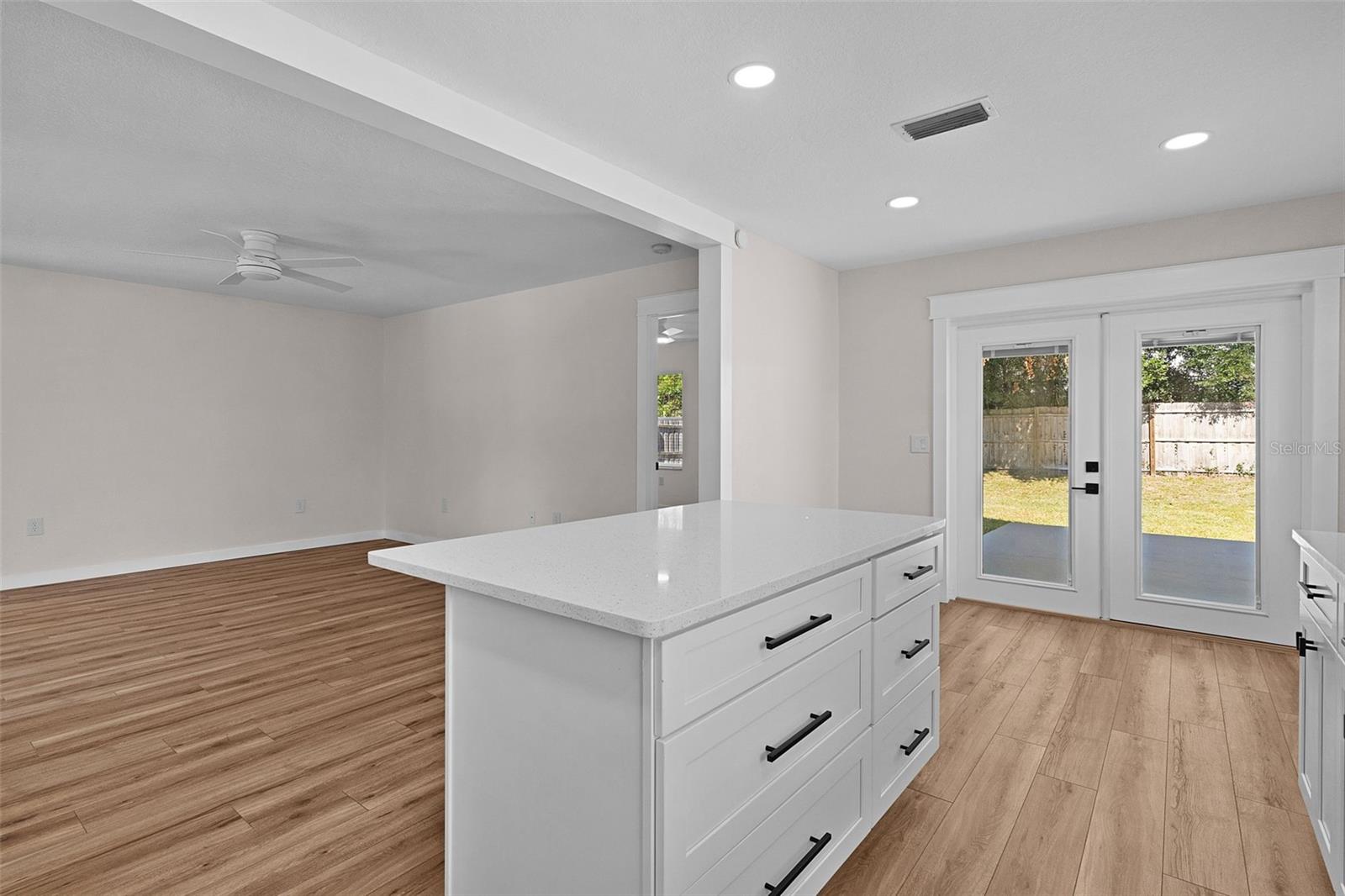 LADY LAKE BRADLEY ESTATES SUB - Residential