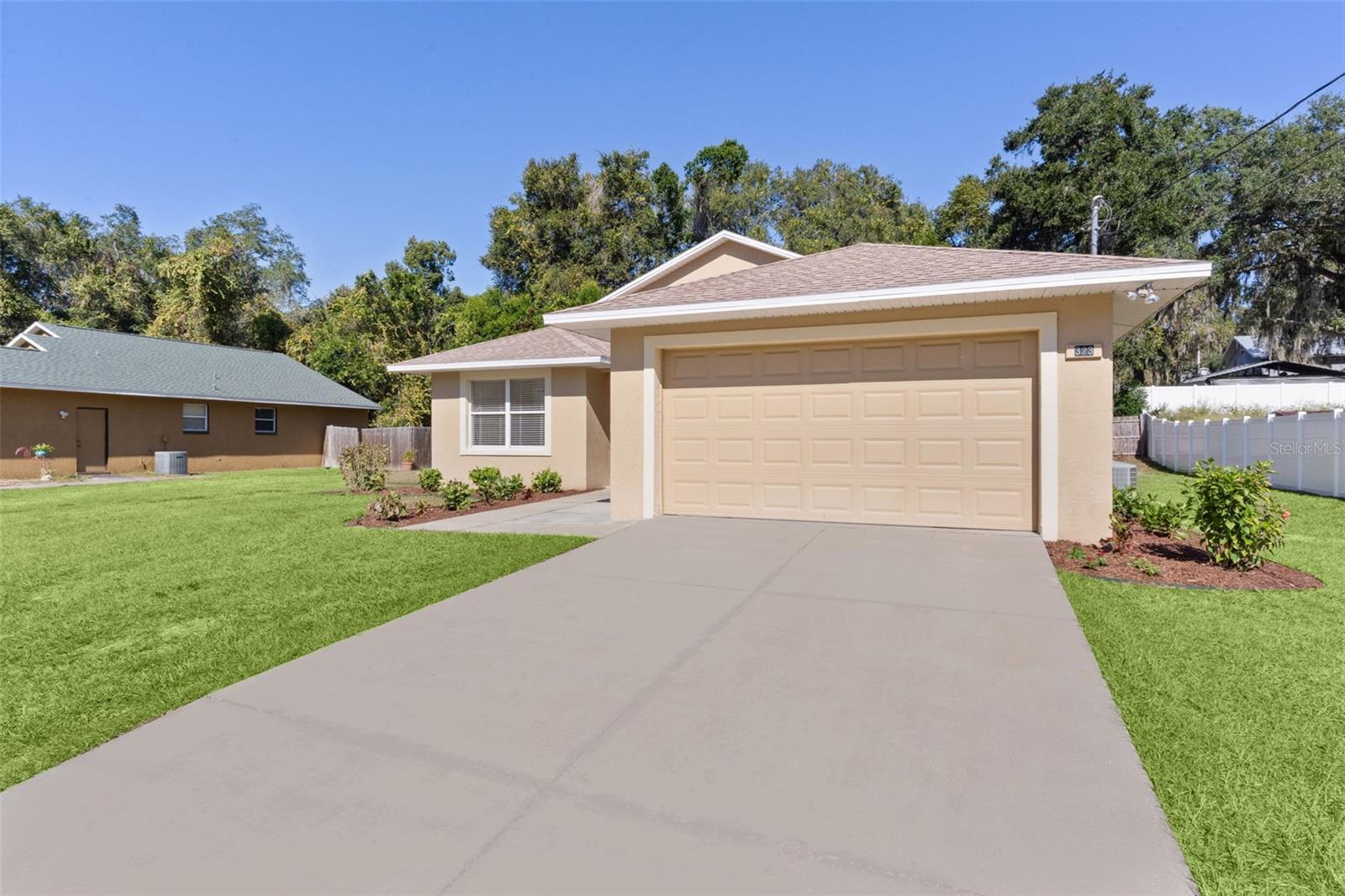 LADY LAKE BRADLEY ESTATES SUB - Residential