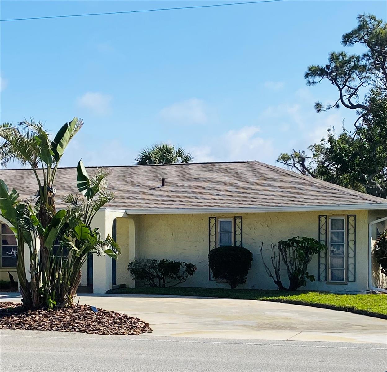 933 HARBOR DRIVE S