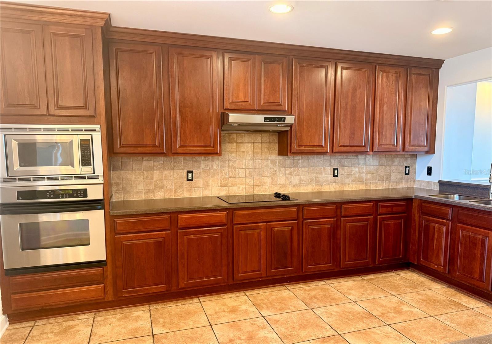 VIZCAYA HEIGHTS CONDO OR 6575 1315 - Residential Lease