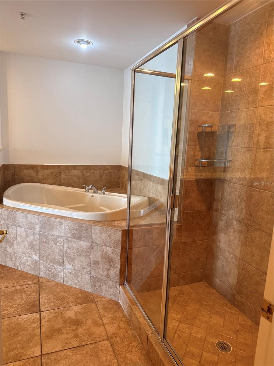 VIZCAYA HEIGHTS CONDO OR 6575 1315 - Residential Lease