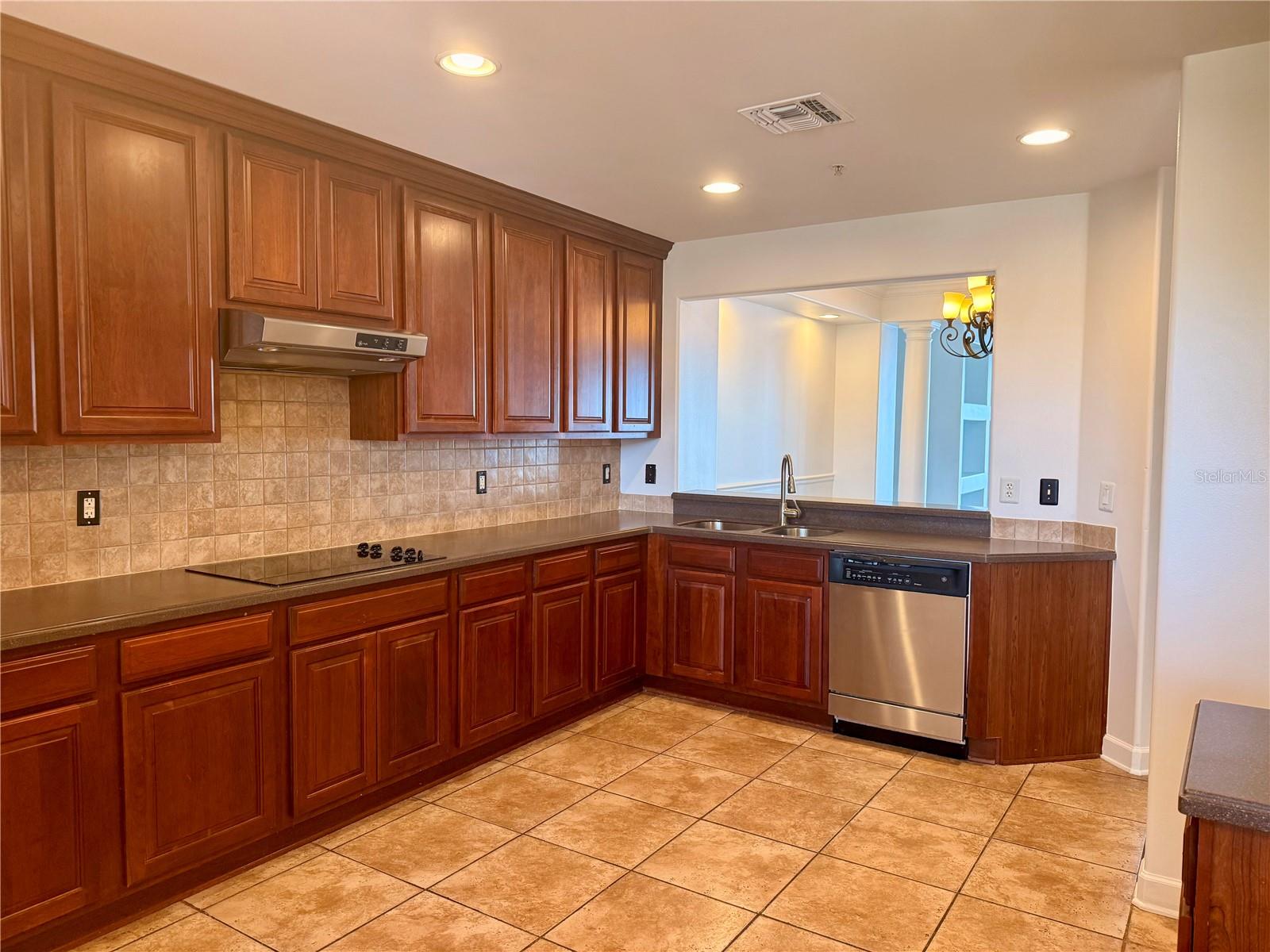 VIZCAYA HEIGHTS CONDO OR 6575 1315 - Residential Lease