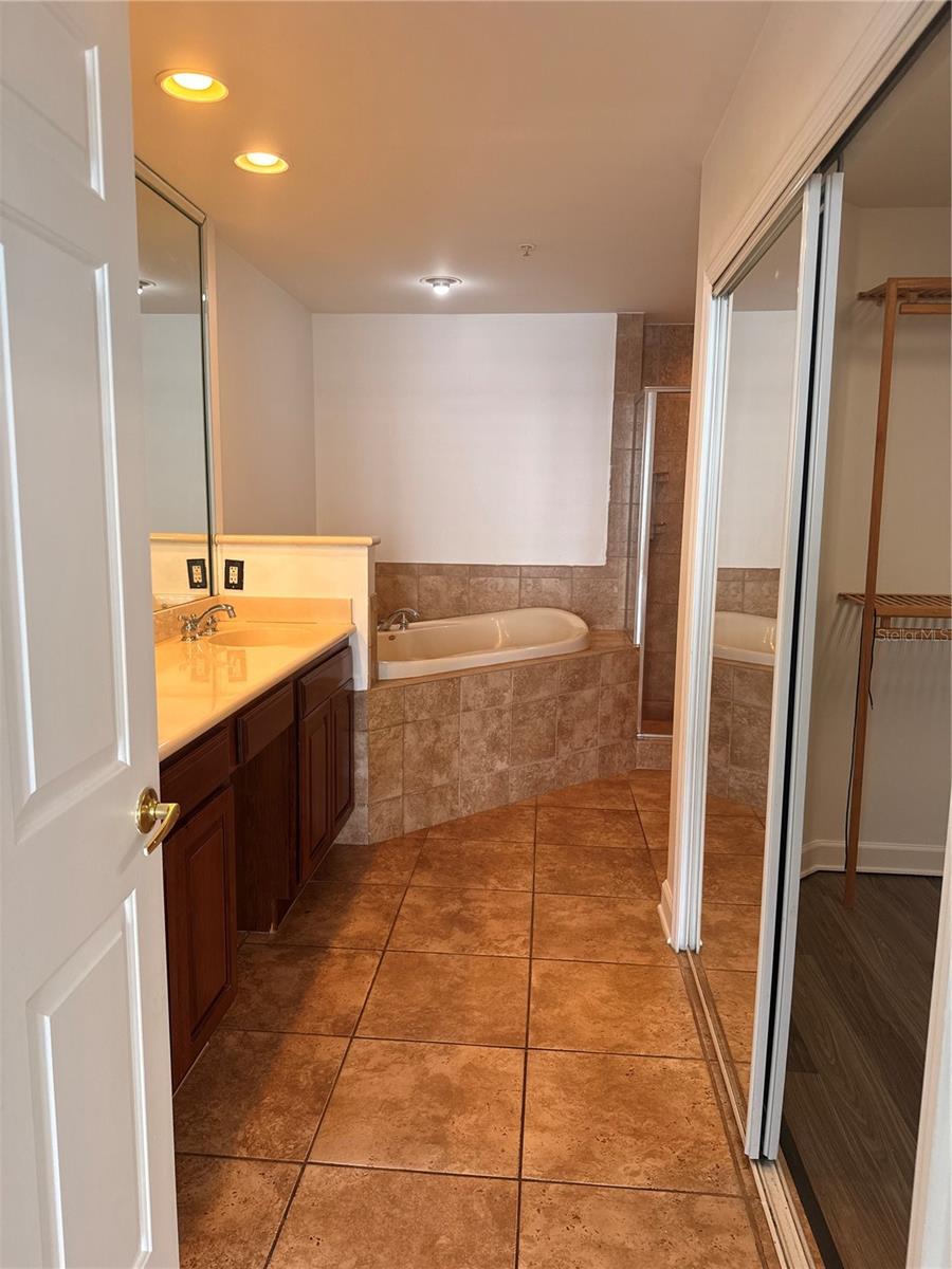 VIZCAYA HEIGHTS CONDO OR 6575 1315 - Residential Lease