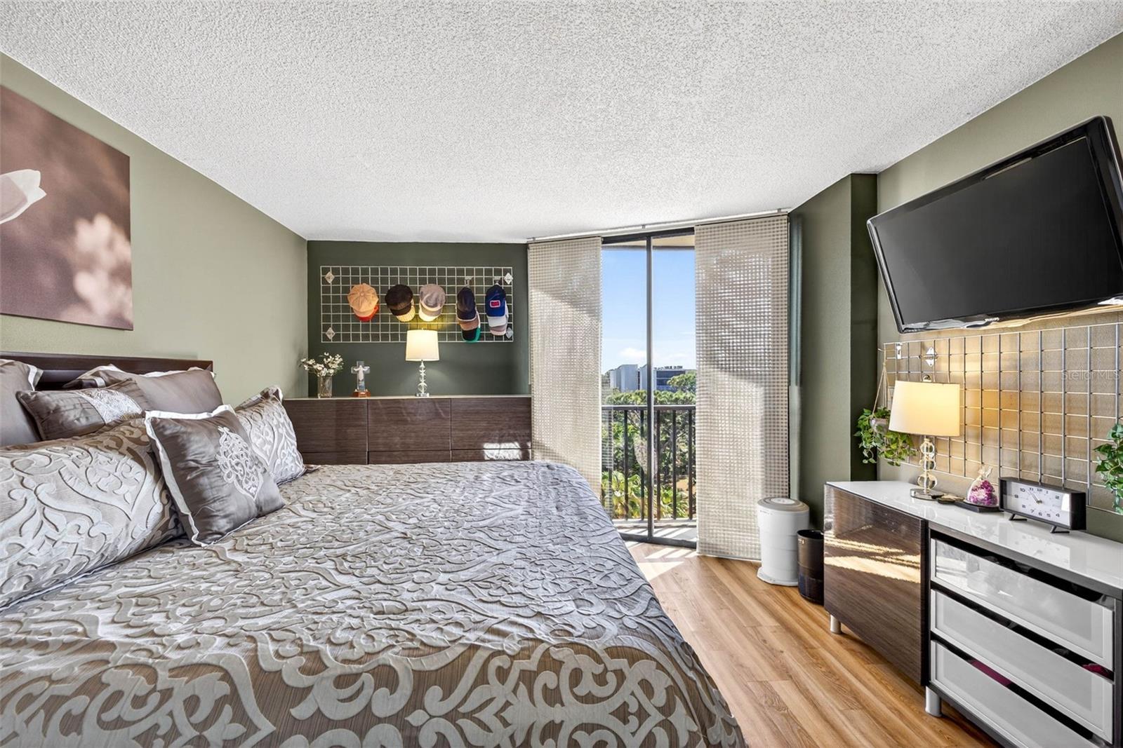 COVE CAY VILLAGE III - Residential