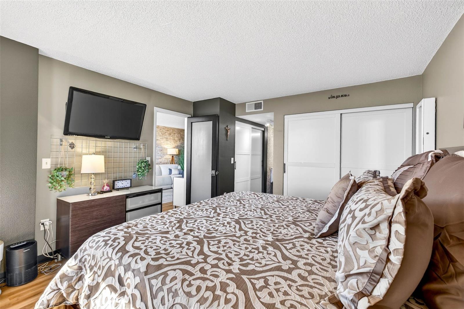 COVE CAY VILLAGE III - Residential