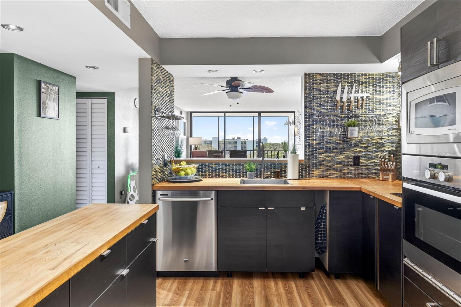 COVE CAY VILLAGE III - Residential