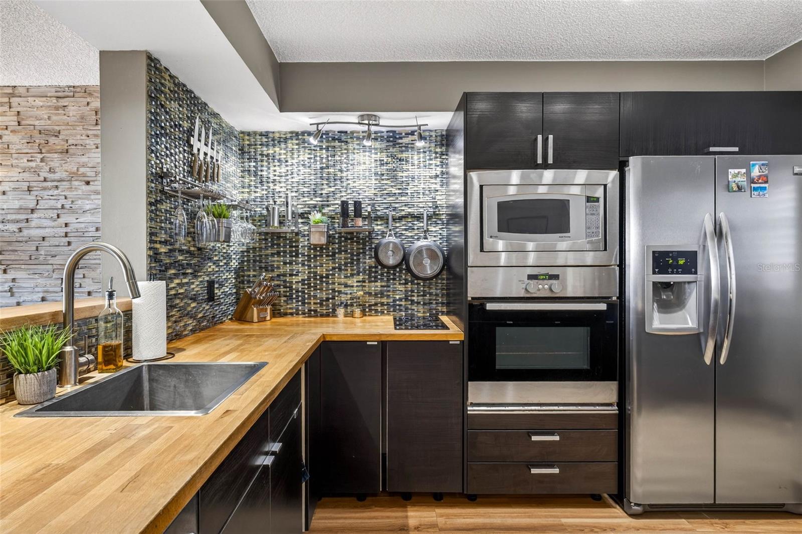 COVE CAY VILLAGE III - Residential