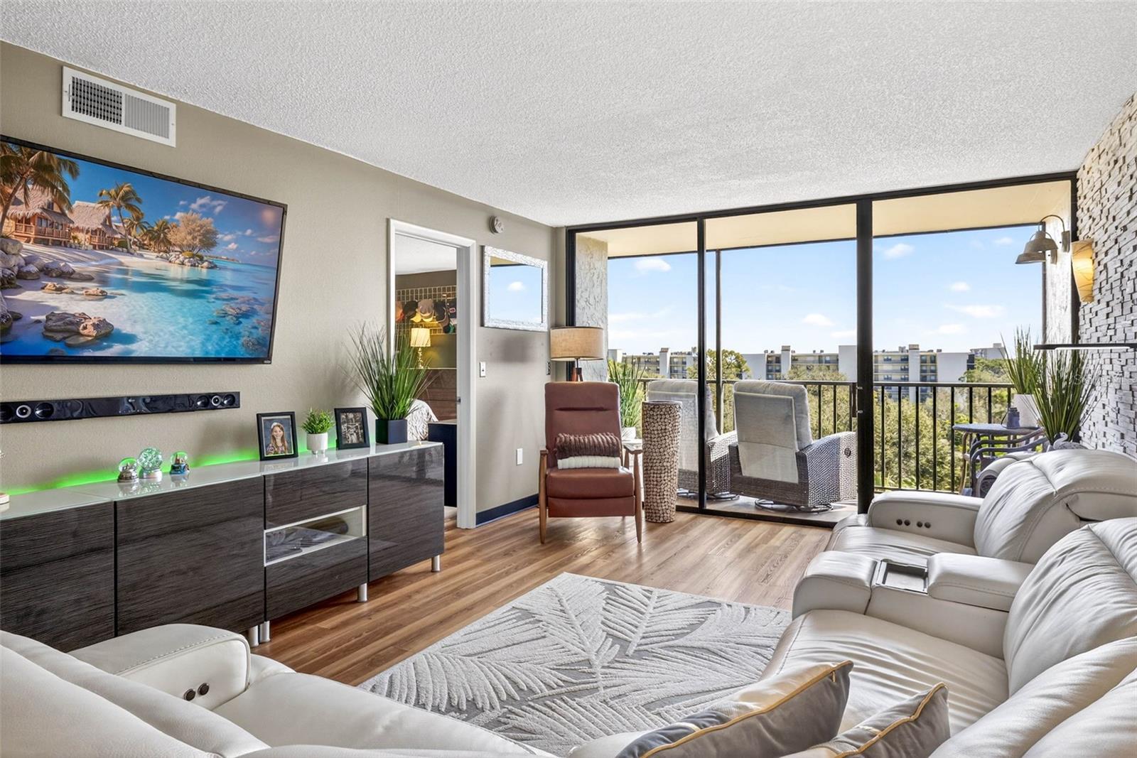 COVE CAY VILLAGE III - Residential