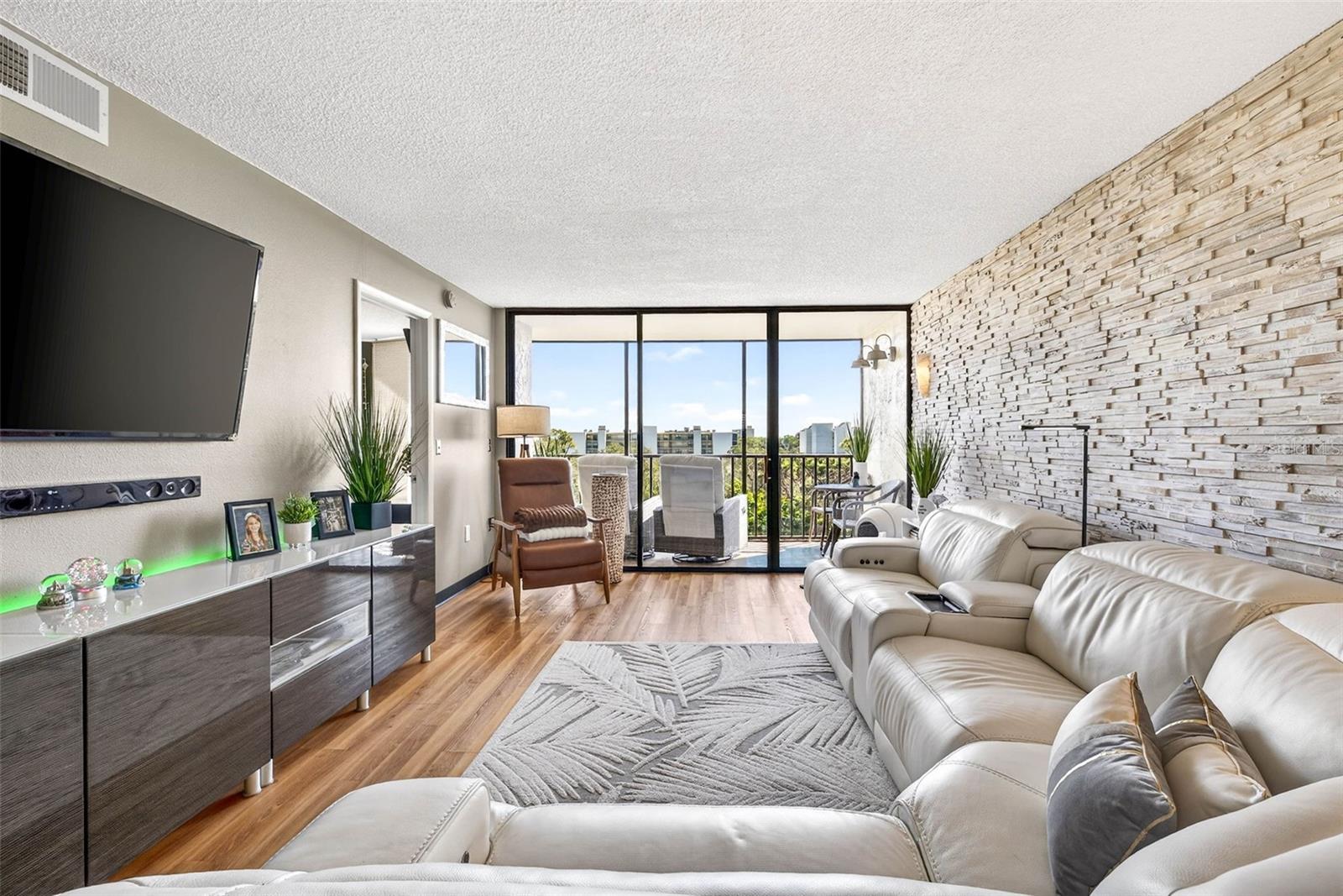 COVE CAY VILLAGE III - Residential